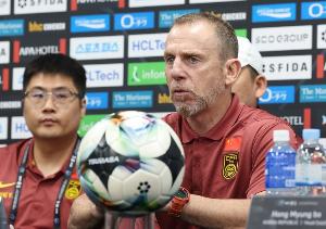 东体预测国足vs韩国首发：塞鸟高天意双后腰，张玉宁、王钰栋出战