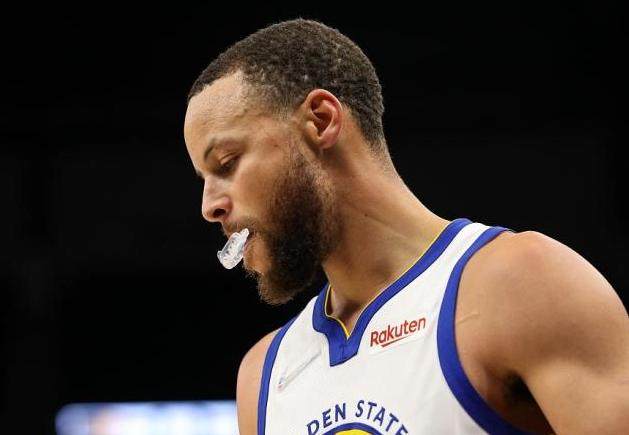 开云-防守端库里被连续爆破 勇士的至暗时刻还在继续