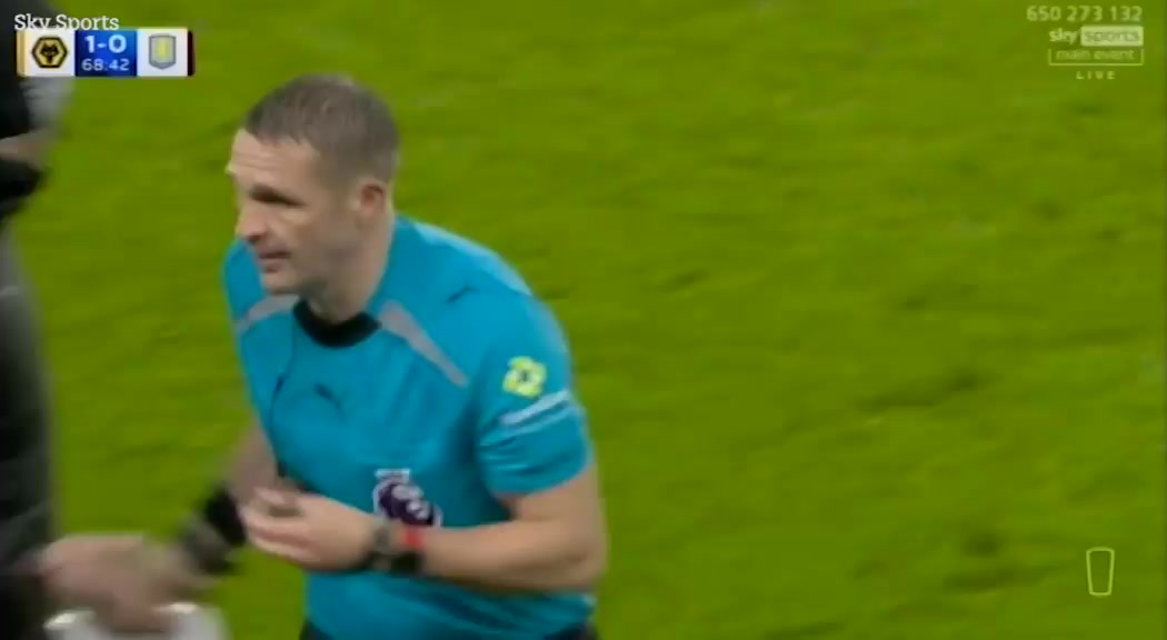 kaiyun-人有三急😅狼队vs维拉主裁鲍森临时中断比赛离场，2分钟后返回